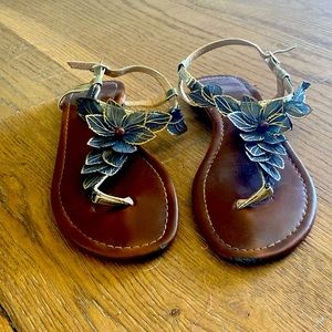 Aldo flat, t-strap sandal.